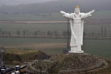 Найбільша у світі статуя Христа у Польщі